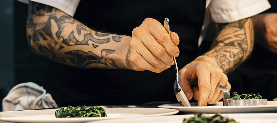 turismo culinario, chef cocinando