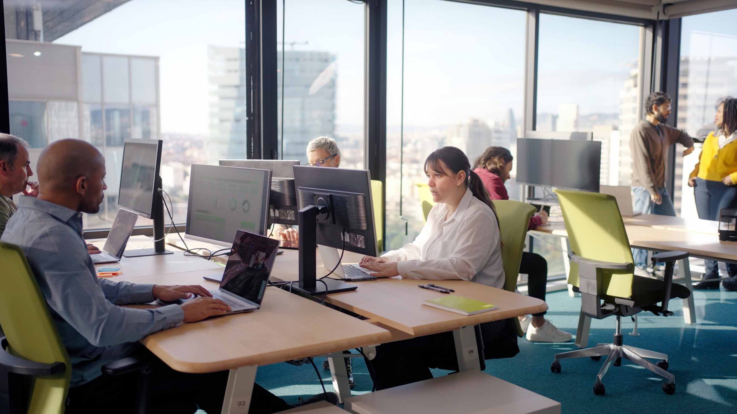 personas en hotel con certificación Great Place to Work